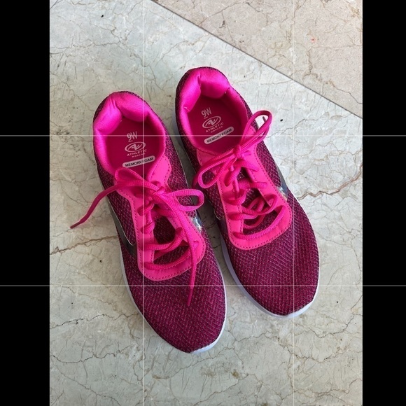 Athletic Works Running Shoes Size 9 W - Picture 1 of 10